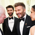 La estrecha relación entre los Beckham y la familia real británca se puso de manifiesto con el nombramiento de David Beckham como caballero.