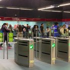 El Metro de Quito realiza a diario un promedio de 175.000 viajes, a través de 15 estaciones entre El Labrador y Quitumbe.