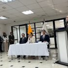 La ministra de Energía y Minas, Inés Manzano, firmó ayer un acuerdo para la apertura gradual del catastro.