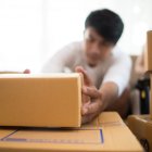 Las mensajerías tienen en sus carteleras de servicios varias opciones, por precio y valor, para importar paquetes.