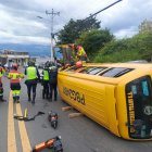 El accidente de tránsito se registró en la avenida la Camilo Ponce Enríquez, dejó dos personas heridas y generó cierre total.