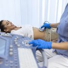 ¿Puede el ultrasonido detectar el cáncer de ovario antes de que sea tarde? Te explicamos cómo funciona
