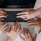 Las organizaciones que deseen prosperar no solo deben invertir en herramientas digitales, sino cultivar entornos donde las personas estén preparadas técnica y culturalmente