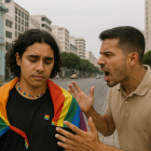 La discriminación hacia las personas de la comunidad LGBTIQ+ la mayoría de veces comienza de manera verbal