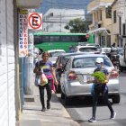 En la calle Gaspar de Carvajal los desplazamientos en vehículo se duplican por la congestión.