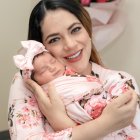 Saskia con su nena, Salma.