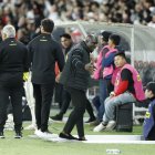 Segundo Castillo en la zona técnica de Barcelona en el cotejo ante Liga de Quito en el Rodrigo Paz Delgado