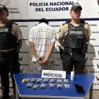 En la mochila del adolescente había varias fundas con una sustancia verdosa.