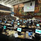 Para Human Rights Watch, estas leyes representan un intento de eludir los controles constitucionales y concentrar el poder en el Ejecutivo