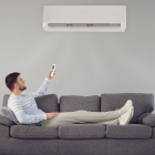 Mantener el aire acondicionado a temperatura moderada y con buen aislamiento puede reducir el consumo eléctrico diario