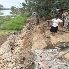 Situación. Los moradores del sector viven con miedo que el estero termine llevándose las viviendas.