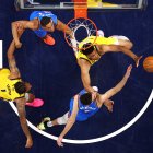 Los Pacers y los Thunder durante el sexto partido de las Finales de la NBA de 2025 en Gainbridge Fieldhouse.