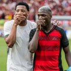 Gonzalo Plata (i) junto a Moisés Caicedo. Se reencontraron en el Mundial de Clubes.