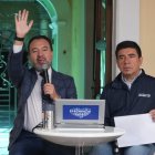 Jorge Jaramillo (d) envió su carta de renuncia al cargo de gerente de Emaseo al alcalde de Quito, Pabel Muñoz.