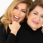 Mariela Viteri con su progenitora.