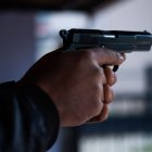 Referencial. Un grupo armado irrumpió en una casa del barrio 50 Casas, en San Rafael, y abrió fuego contra varias personas reunidas.