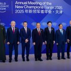 El presidente Daniel Noboa participa en la foto oficial del Foro Económico Mundial de Verano, junto a líderes y empresarios globales reunidos en Tianjin
