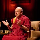 Matthieu Ricard durante una conferencia en Bruselas en octubre del 2024
