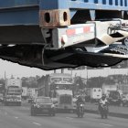 Una peatona murió en la vía Perimetral cuando un contenedor se desprendió del tráiler que lo llevaba y le cayó encima.