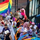 La comunidad Glbti pide que les permitan llegar a la Plaza Centenario y no solo a la Plaza Colón, como se ha fijado.