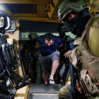 Alias Fito fue trasladado bajo fuerte resguardo militar al Centro de Rehabilitación Social La Roca, en Guayaquil.