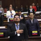 Asambleístas de diferentes bancadas se pusieron de pie para aplaudir la recaptura de alias Fito, en reconocimiento al trabajo del Bloque de Seguridad.