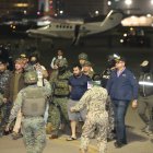 Fito llegó de Manta en un avión junto con los ministros Gian Carlo Loffredo y John Reimberg.