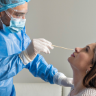 Nimbus, la nueva variante del COVID que causa fuerte dolor de garganta