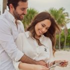 Fiorella Solines abrazada por