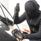 Dos delincuentes son procesados por robar y desmantelar vehículos en Quito e Ibarra