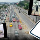 Tras el anuncio de utilizar el carril exclusivo de la Metrovía de la Carlos Julio Arosemena, mientras se ejecutan obras viales en Los Ceibos, hay opiniones múltiples y divididas.