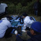 Peritos de la Fiscalía General de Justicia durante una jornada de búsqueda en marzo pasado.