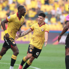 Janner Corozo celebra su doblete ante Libertad, consolidándose como goleador de Barcelona SC en la temporada 2025.