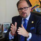 El ministro del Interior, John Reimberg, anunció el plan para incorporar policías y militares retirados al sistema penitenciario.