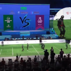 Robots humanoides disputan un partido histórico en la RoBoLeague en Beijing, integrando IA y deporte en un mismo escenario
