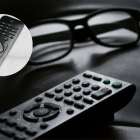 Un control remoto antiguo puede convertirse en organizador y decoración para el hogar