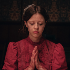 La interpretación de Mia Goth en Pearl ha sido aclamada por su intensidad emocional y su transformación en pantalla, consolidándola como una de las grandes figuras del cine de terror contemporáneo.