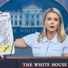 La portavoz de la Casa Blanca, Karoline Leavitt, dando una rueda de prensa sobre la Fed de EE. UU.