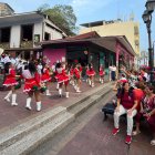 En las escalinatas del cerro Santa Ana, se presentó un acto cívico para dar la apertura a las fiestas de julio.