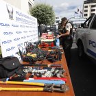 Se encontraron celulares, autopartes, relojes y hasta machetes.