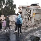 El tráiler se volcó en la curva de la Manzana de Oro y aplastó a Bella Esparza, quien caminaba junto a su hijo de seis años.