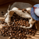 Una mezcla casera de café y azúcar puede transformar el lavado de manos en un ritual exfoliante y revitalizante