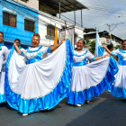 Desfile por el inicio de la fiestas julianas en Guayaquil.