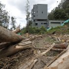 Problema. Los vecinos aseguran que una construcción en la ladera puede provocar deslizamientos con las lluvias y la erosión.