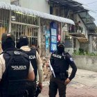 La Policía inspeccionó diferentes casas en Nueva Prosperina, hasta localizar a la maestra secuestrada en Guayaquil.