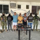 Tres de los seis sujetos detenidos durante operativos en General Villamil Playas, este martes 1 de julio.