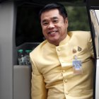 El primer ministro interino de Tailandia, Suriya Juangroongruangkit, en su llegada a la sede del Gobierno en Bangkok.