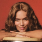 La artista Karol G celebrará el lanzamiento de Tropicoqueta con una fiesta íntima para 24 invitados en una azotea tropical de Medellín, en colaboración con Airbnb.