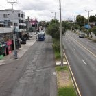 Trabajos. Los trabajos de mantenimiento en la avenida Galo Plaza Laso se suspendieron por la falta de asfalto, tras el incendio en la Refinería de Esmeraldas.