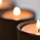 Referencial. Velas encendidas por cortes de luz.